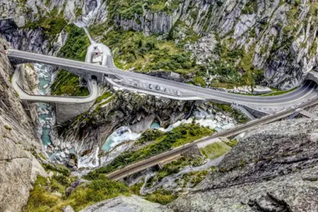 Le système des autoroutes suisses et la vignette 2025